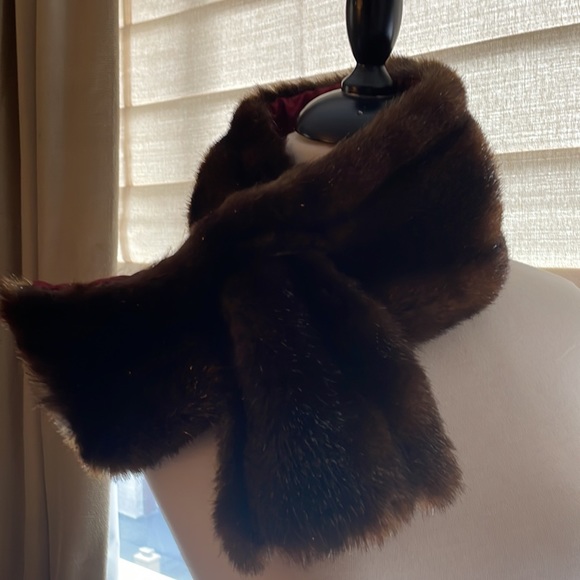 Gérard Darel Faux Mink Collar -Fab over a Sweater or a Dress - Picture 3 of 7